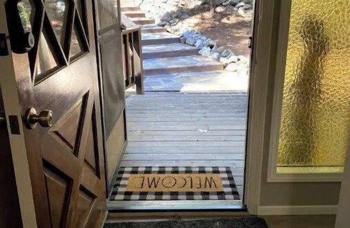 Arnold Cabin | Bright and Cozy Cabin in Blue Lake Springs