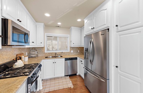 Corona del Mar House | Bright and spacious 2 bedroom/3 bath home in the heart of CDM Village
