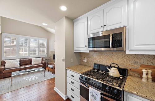 Corona del Mar House | Bright and spacious 2 bedroom/3 bath home in the heart of CDM Village