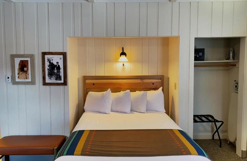 Grand Canyon Village Hotel | Bright Angel Lodge - Inside the Park