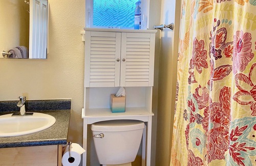 Chico House | Bright & Charming Loft in Beautiful neighborhood!