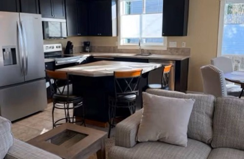 Aloha House | Bright & Comfortable, Long Stay and Pet Friendly