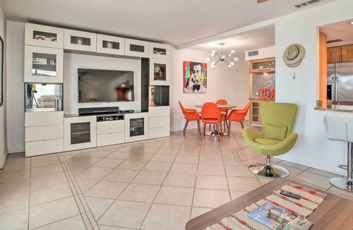 Tahquitz River Estates Condo | Bright Condo: Walk to DT, Art Museum & Trails