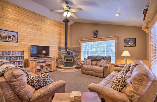 Meadow View Heights House | Bright & Cozy Duck Creek Cabin w/Grill & Fire Pit