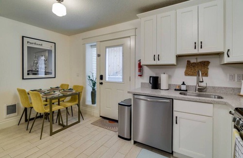University Park Apartment | Bright & Cozy Walkable U of P Studio, Fast WiFi