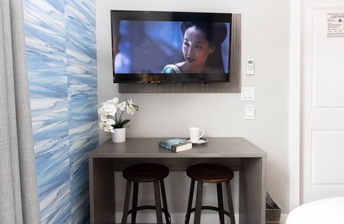 Midway District House | Bright Downtown San Diego Apartment w/Wifi + Parking