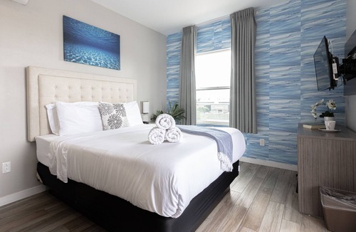 Midway District House | Bright Downtown San Diego Apartment w/Wifi + Parking