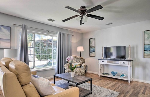 East Side Capistrano House | Bright Escape - 1/2 Mile to the Oceanside Harbor!