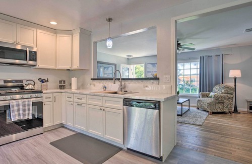 East Side Capistrano House | Bright Escape - 1/2 Mile to the Oceanside Harbor!