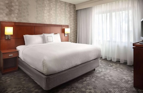 Laguna Hills Hotel | Bright Getaway Near Waterpark w/Pool & Gym Access | 3 Units