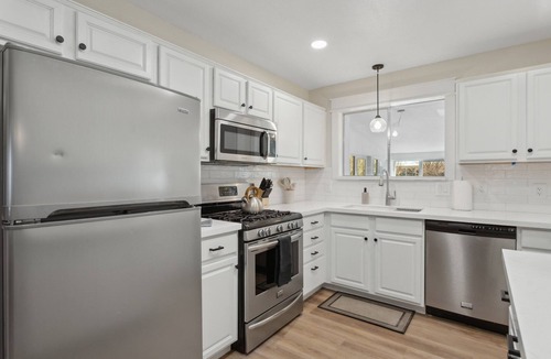 Sun City House | Bright & Modern 2BR/1BA – Sun City Escape