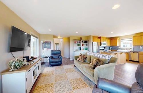 Waldport House | Bright, modern home with great ocean views & deck - walk to the beach