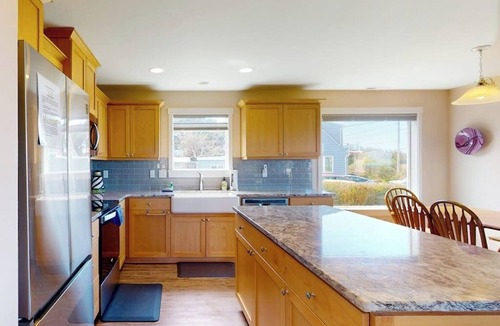 Waldport House | Bright, modern home with great ocean views & deck - walk to the beach