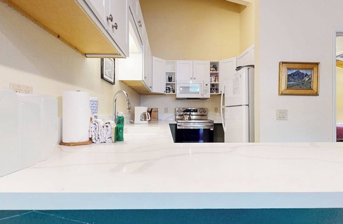 Mammoth Lakes Condo | Bright Mountain Home, W/D, Near Bowling Alley & Kids Park, Summer Pool