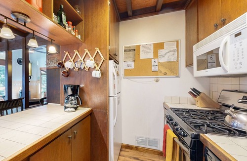 Olympic Valley Condo | Bright Olympic Valley condo with free WiFi, fireplace, and deck