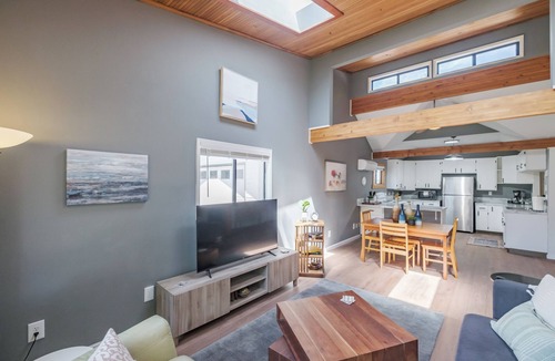 West Salem House | Bright, Open Salem Retreat Near Downtown & Riverfront Park