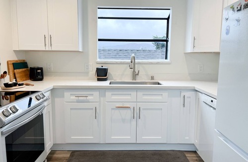 Baywood Park House | Bright, quiet home for long term rentals near nature trails and the beach