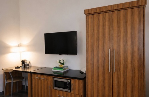 Little Italy Hotel | Bright Room w/Artistic Touch Near Museums, Harbor + Local Attractions | Pets