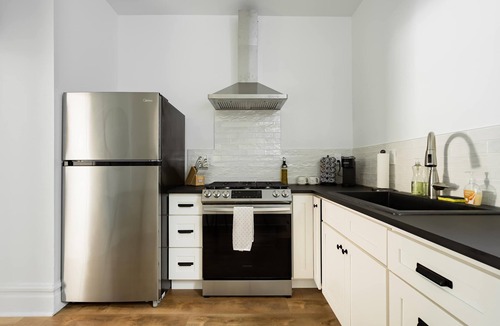 Uptown Apartment | Bright & Stylish Alphabet District Suite | NW 23rd