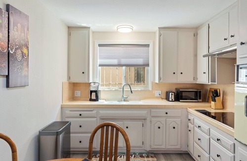Downtown Long Beach Condo | Bright & Stylish Condo in Downtown Long Beach