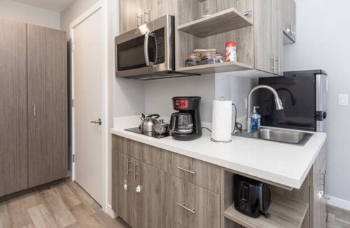 Midway District House | BrightApt Near All w/Cable/HBO/Fast WIFI