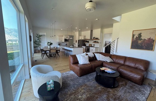 Snowbird House | Brilliant 5-bedroom house with in charming Highland