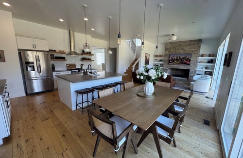 Snowbird House | Brilliant 5-bedroom house with in charming Highland