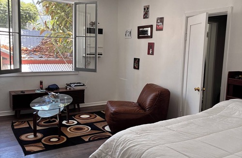 Westlake Apartment | Brilliant Fully Furnished apartment with AC in vibrant Los Angeles neighborhood