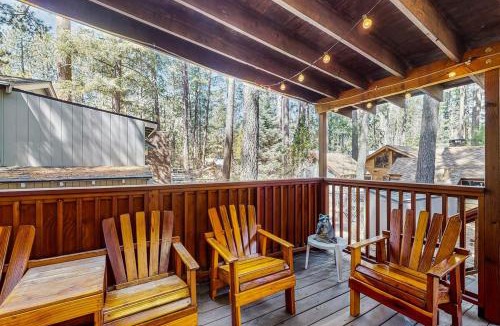 Big Bear Lake House | Bristlecone Cottage ~ Ideally Located Cabin Near Skiing & Hiking w/Wood Stove & Full Kitchen