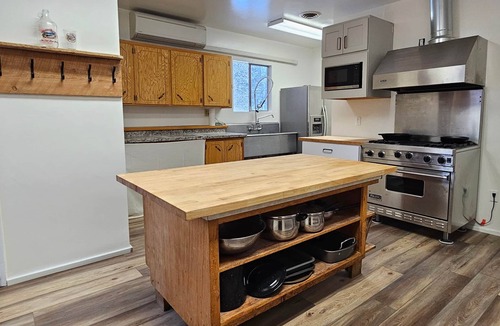 Sula House | BroadAxe Lodge and 3 Cabins