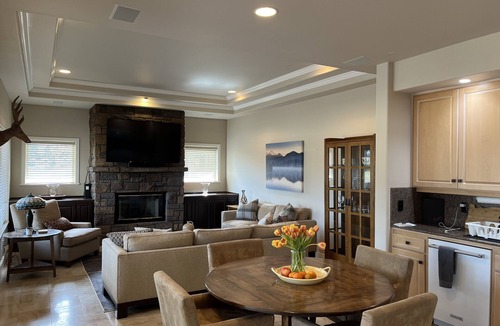 Broken Top House | Broken Top Townhome on the 18th Fairway, Large patio, Beautiful view!