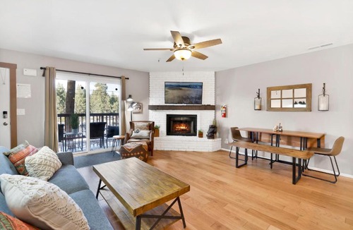 Summit Estates House | Brownie's Den- Modern Cozy Central Resort Condo