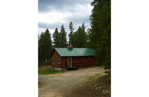 Black Hawk Cabin | Bryant's Hideaway Cabin- Romantic Retreat w/ Hot Tub