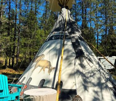 Cave Junction Other | Buck and Does Tipi - 20' - Sleeps up to 4