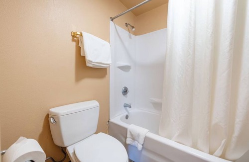 Madras Hotel | Budget-Friendly Room w/Kitchenette & Parking, Pet-Friendly, Near Attractions