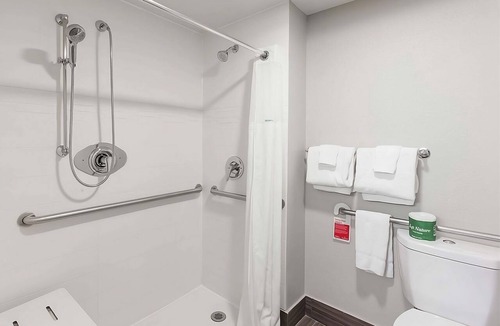 Temecula Hotel | Budget-Friendly Stay in Signature Temecula! Free Parking, Onsite Swimming Pool