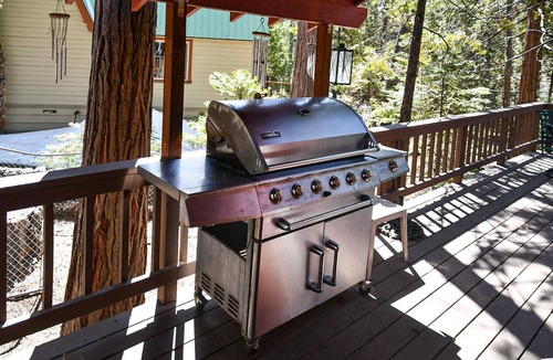 West Village Cabin | Bungalow on Buckeye - Pet Friendly in West Village