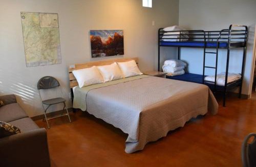 La Verkin House | Bunkhouse 6A With Fridge and Microwave