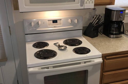 Elkton House | Burke's River View Vacation Rental Home