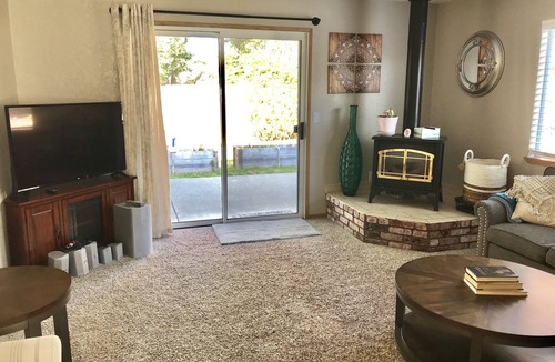 McKinleyville House | Butterfly Cove/5 minutes to Beaches and Redwoods