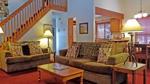 Sunriver House | Butternut 02