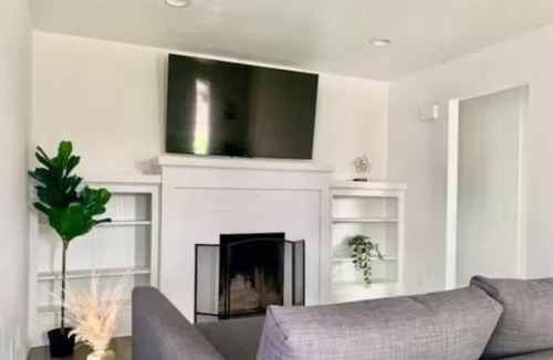 Azusa House | CA5 House Cozy 3BR in Azusa