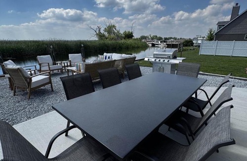 Anchorville House | Cabana Sunset House on Lake St Clair Sleeps 16