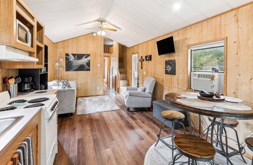 Neal Cabin | Cabin 10~ Cozy Toronto Lake Cabin ~ Walk to the Water by RedAwning