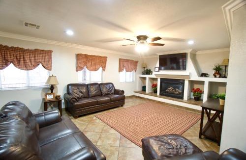 Pinetop-Lakeside House | Cabin for Big Families & Groups!