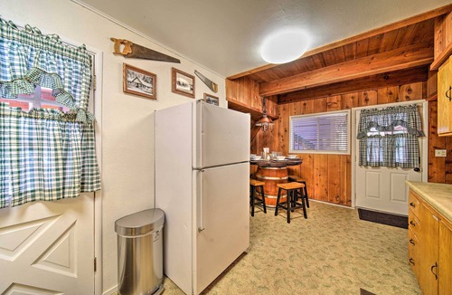 Trinity Center Cabin | Cabin Hideaway < 1 Mi to Trinity Lake: Hike & Fish