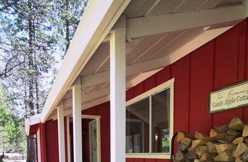 Glencoe Cottage | Cabin in the mountains with private lake and hot tub