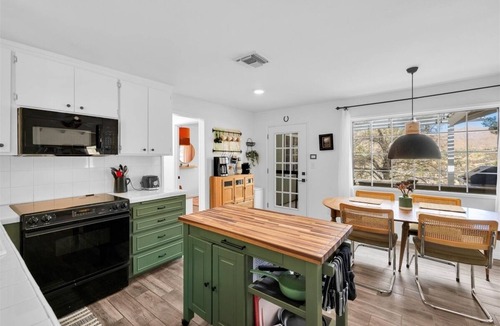Morongo Valley House | Cabin on ridge King bed Fire pit Deck BBQ Smart TV Wood stove