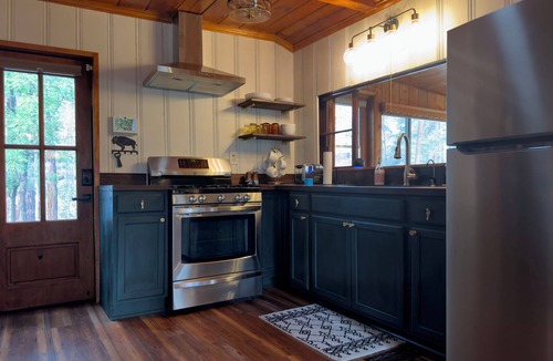 Mountain Club Cabin | Cabin Retreat in Prescott