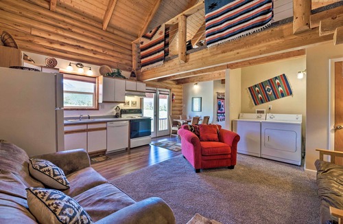 Spanish Valley Cabin | Cabin w/Fire Pit, Views & BBQ: 18 Mi to Moab!